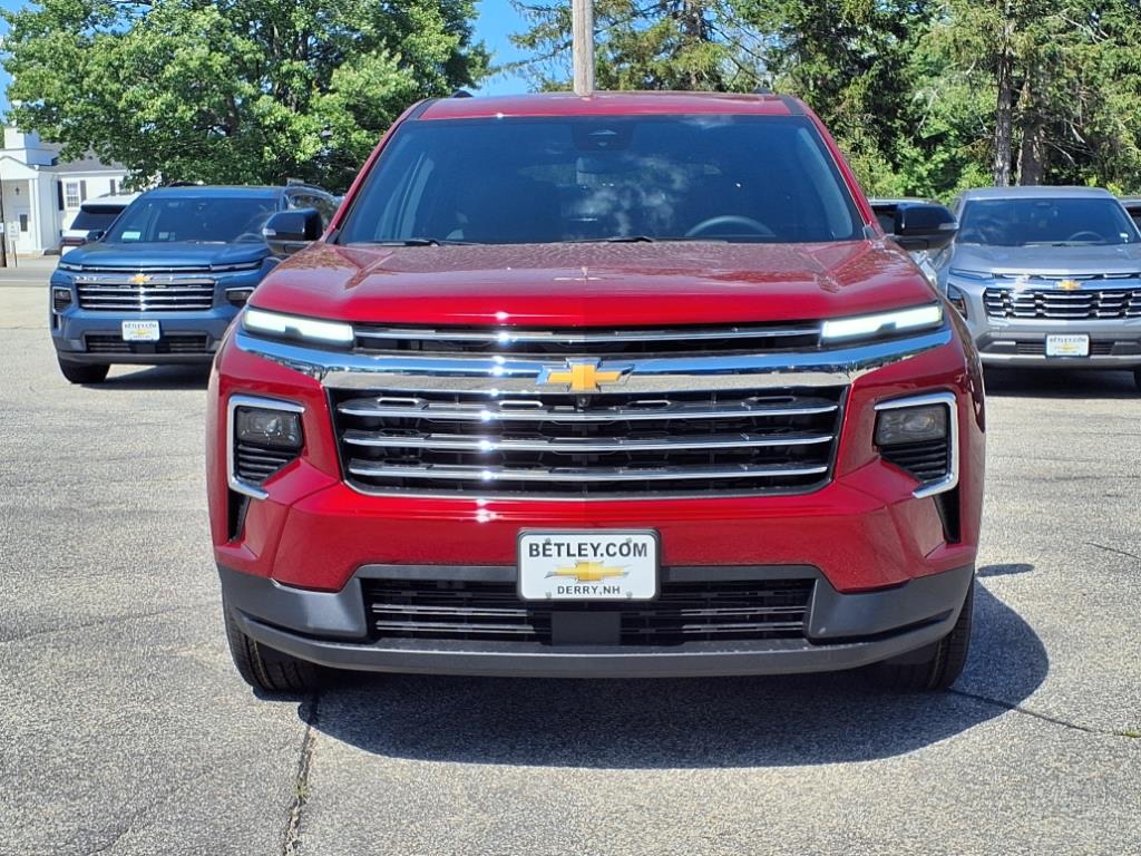 2025 Chevrolet Traverse photo 2