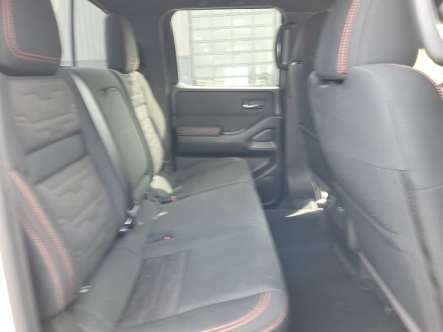 2022 Nissan Frontier Crew Cab photo 10