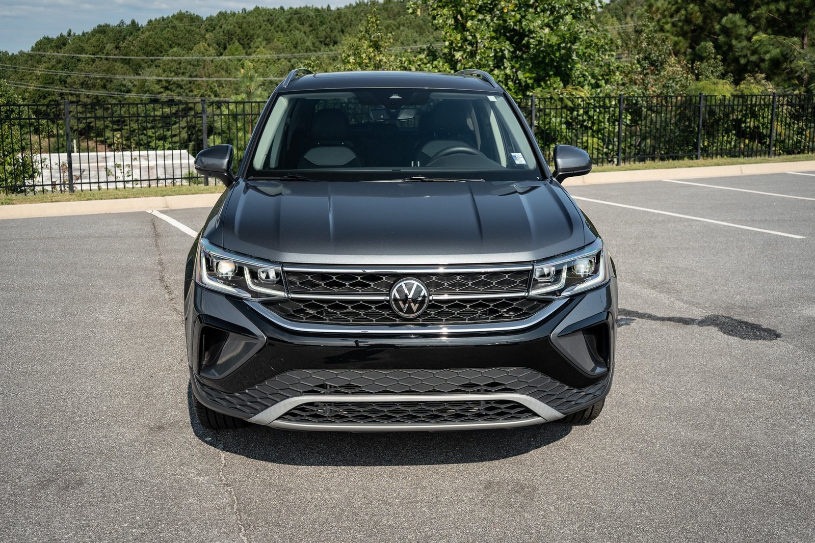 2023 Volkswagen Taos SEL photo 2
