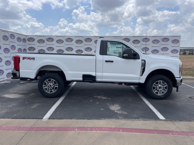 2025 Ford F-250 Super Duty XL's photo