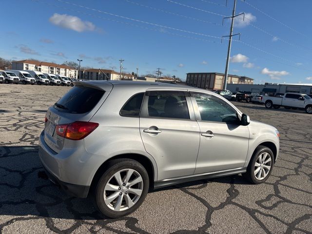 2015 Mitsubishi Outlander Sport ES photo 3