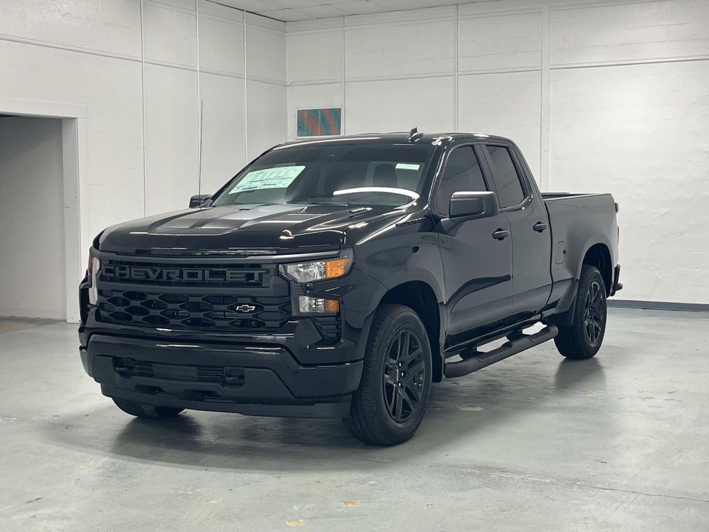 2025 Chevrolet Silverado 1500 Custom Rally Edition photo 3