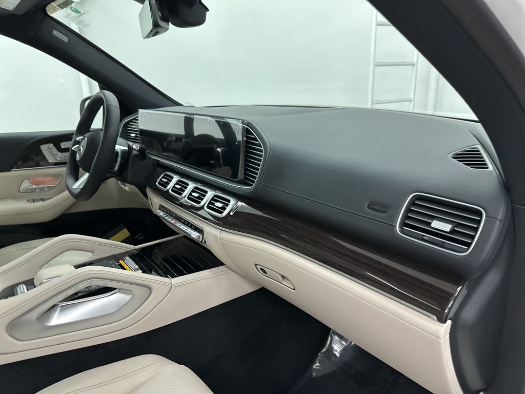 2026 Mercedes Benz GLS 450 4MATIC photo 28