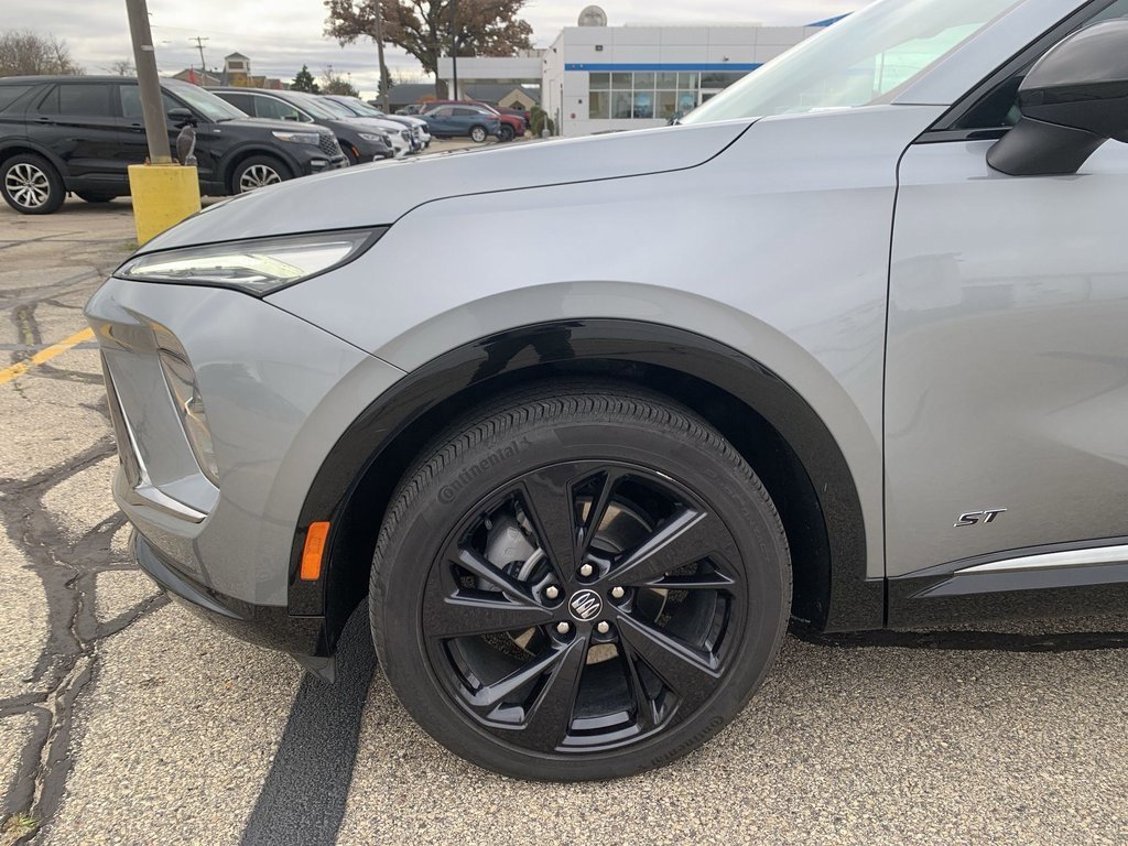 2025 Buick Envision Sport Touring photo 2