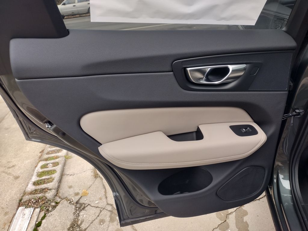 2026 VOLVO XC60 - Image 16