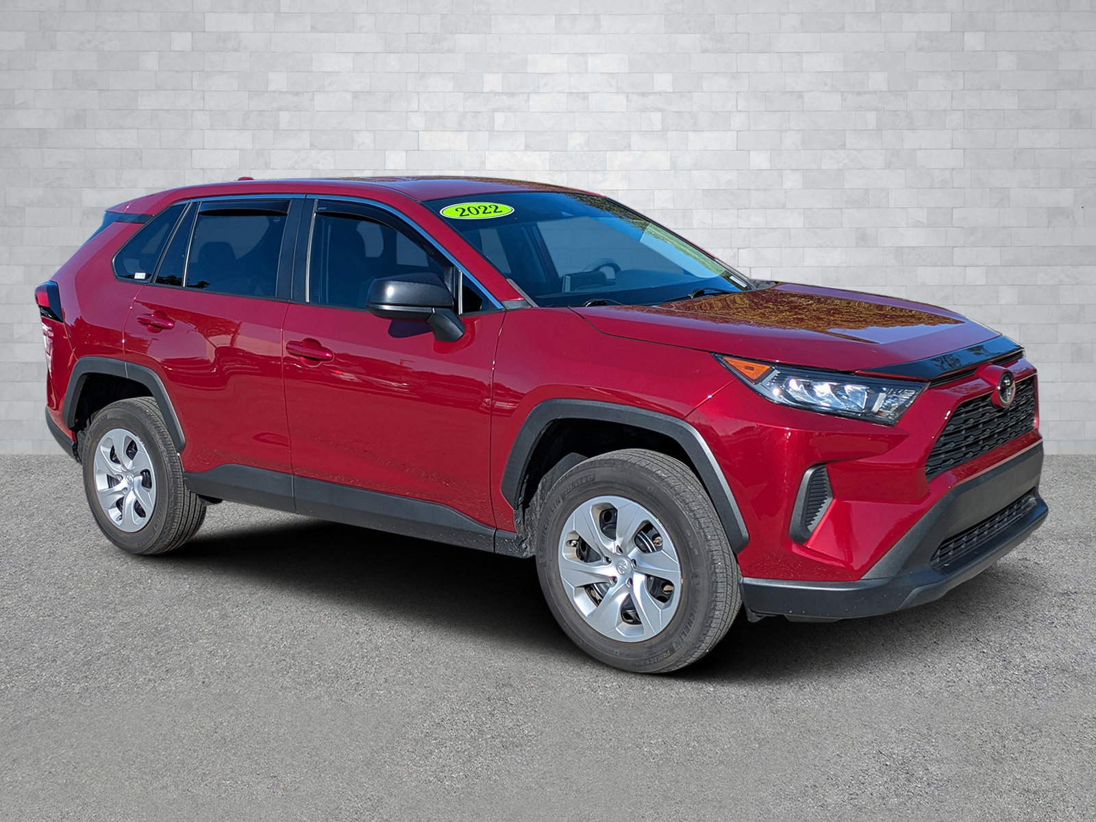 2022 Toyota RAV4 LE's photo