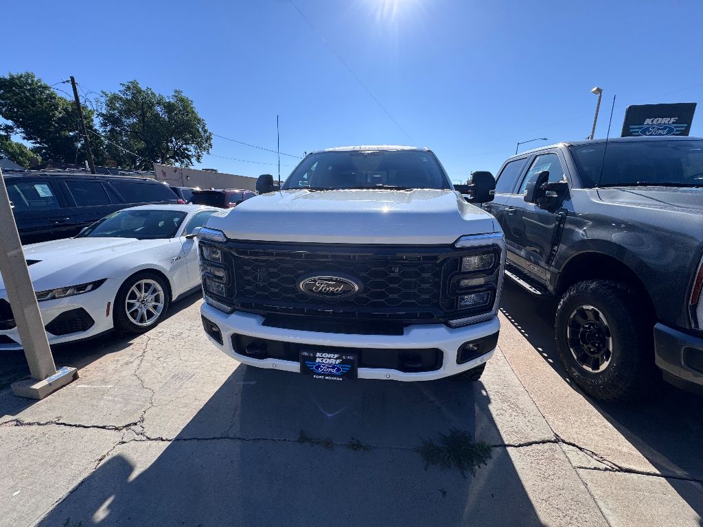 2025 Ford F-250 Lariat photo 2