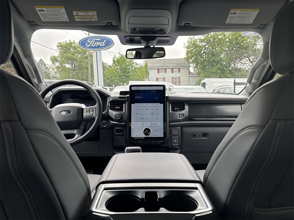 2025 Ford F-150 Lightning photo 24