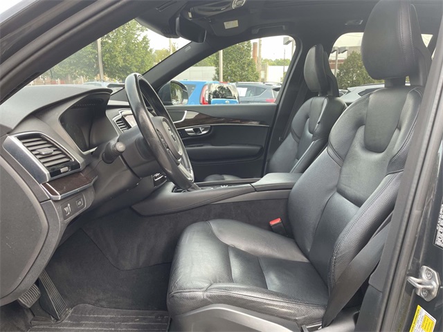 2016 Volvo XC90 T6 Momentum photo 11