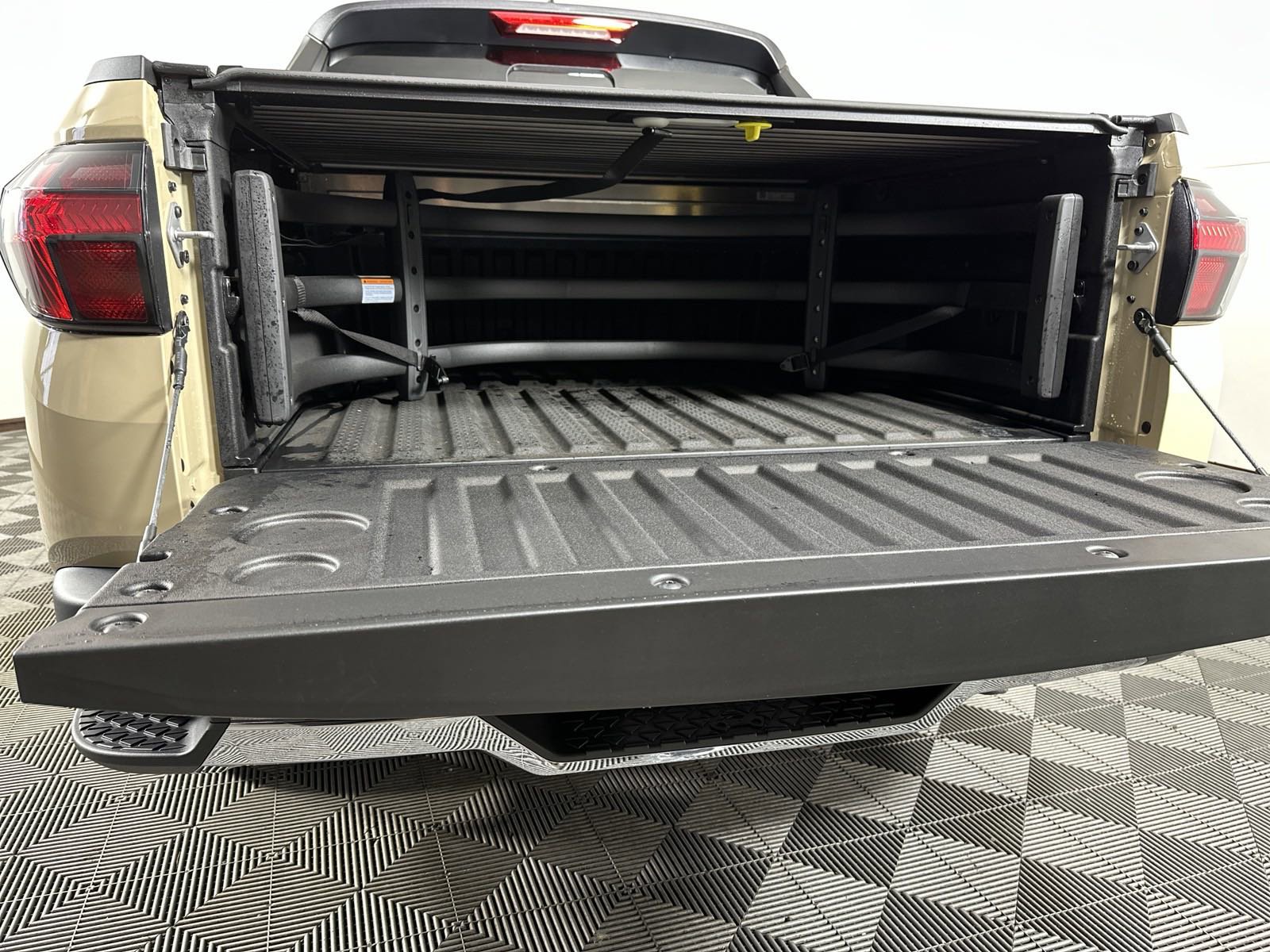 New 2024 Hyundai SANTA CRUZ Limited Crew Cab Pickup in Davenport 