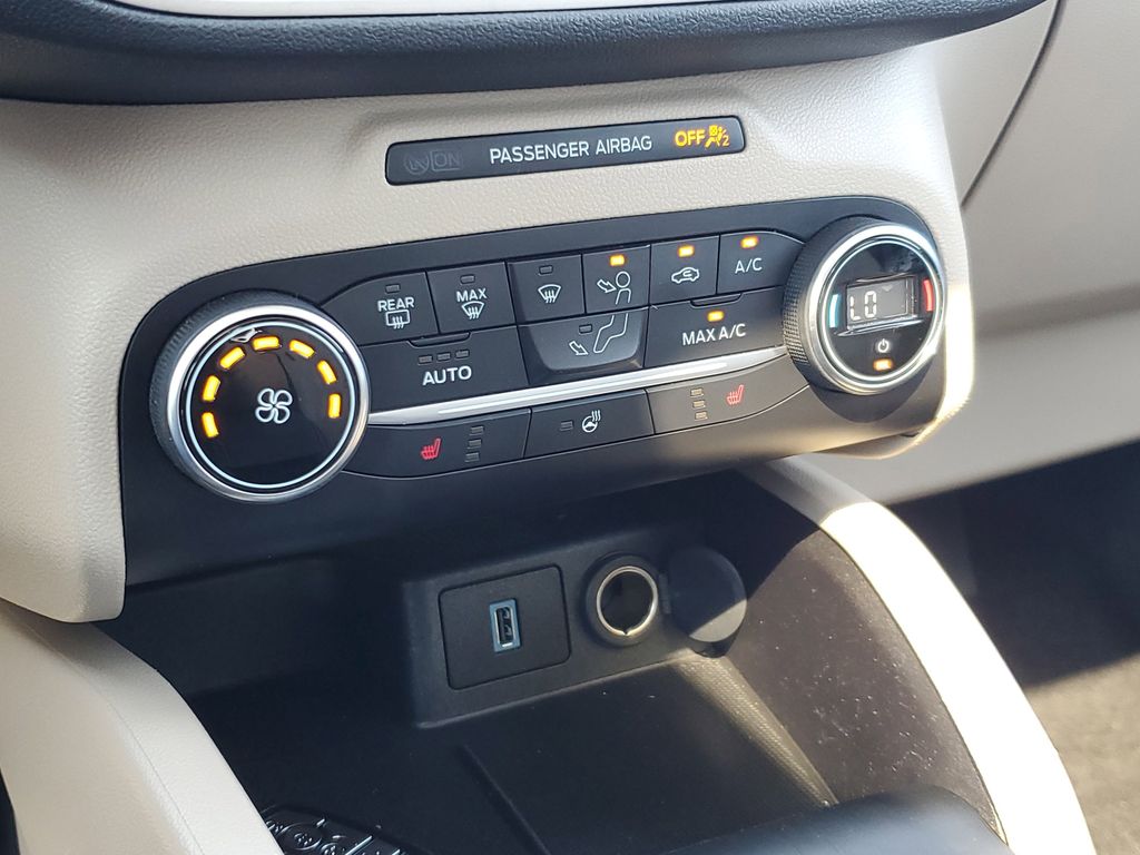2020 Ford Escape SEL photo 18