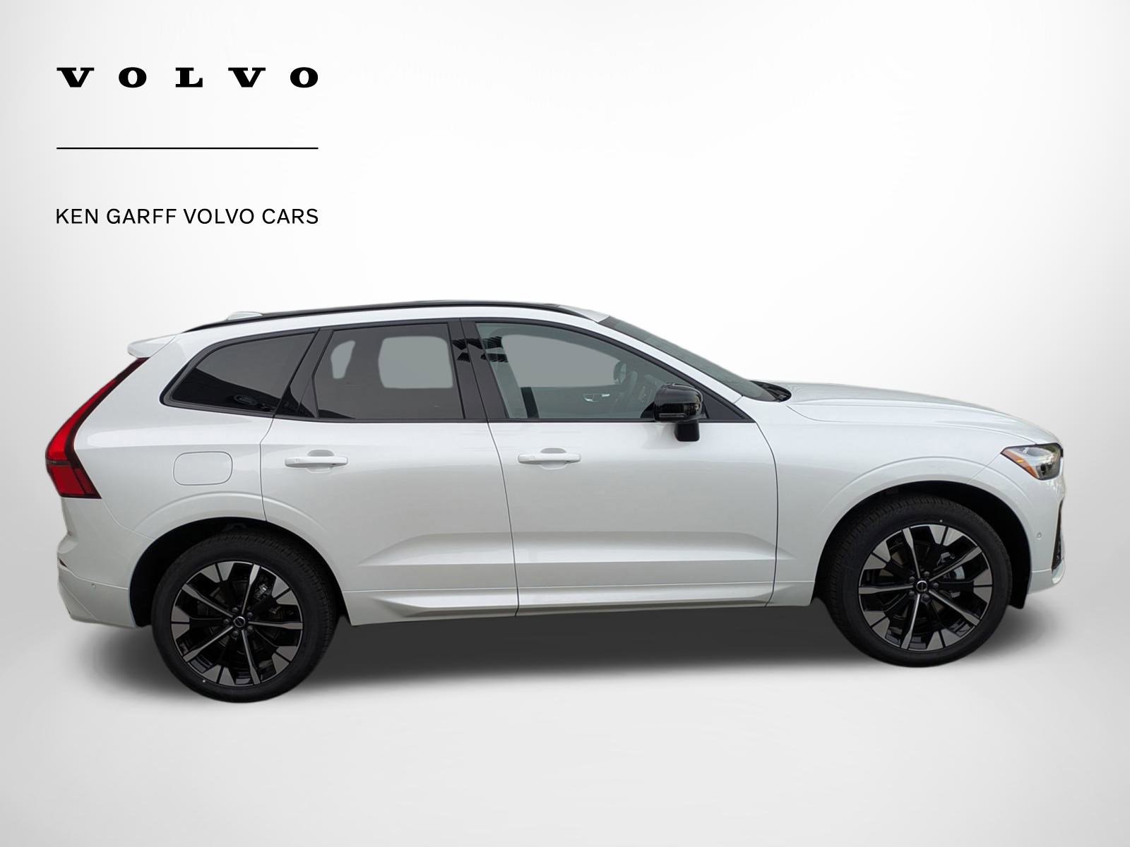 2026 Volvo XC60 Plus photo 2