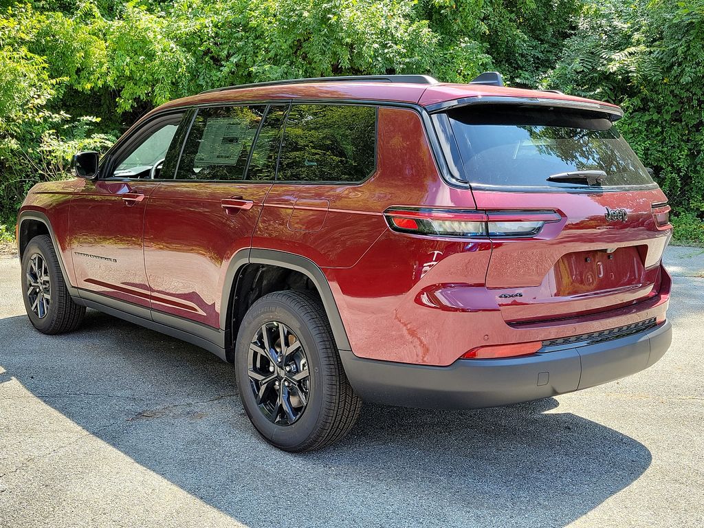 2024 Jeep Grand Cherokee Altitude photo 2