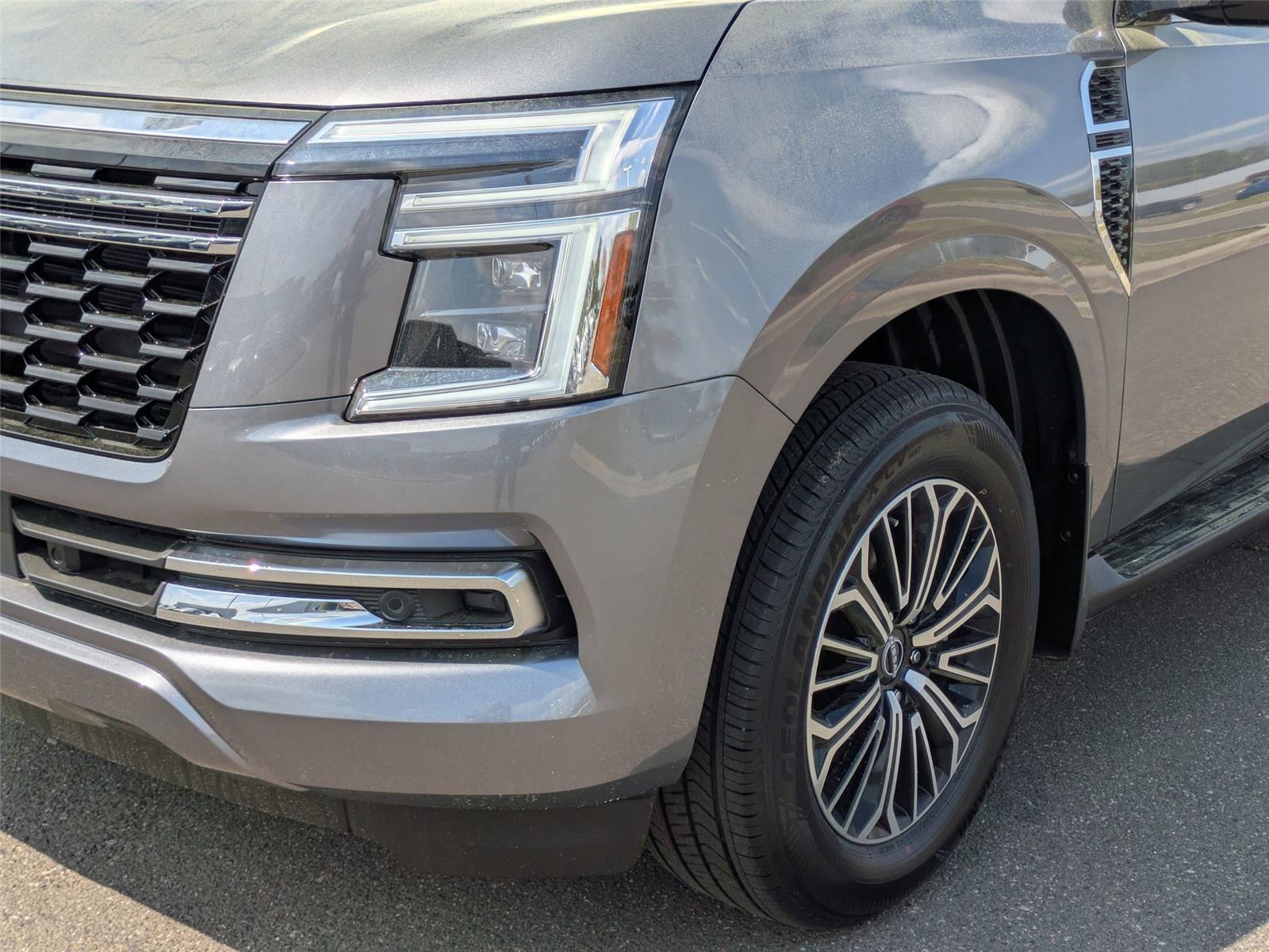 2025 Nissan Armada SL photo 9