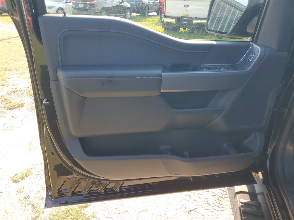 2025 Ford F-150 XLT photo 5