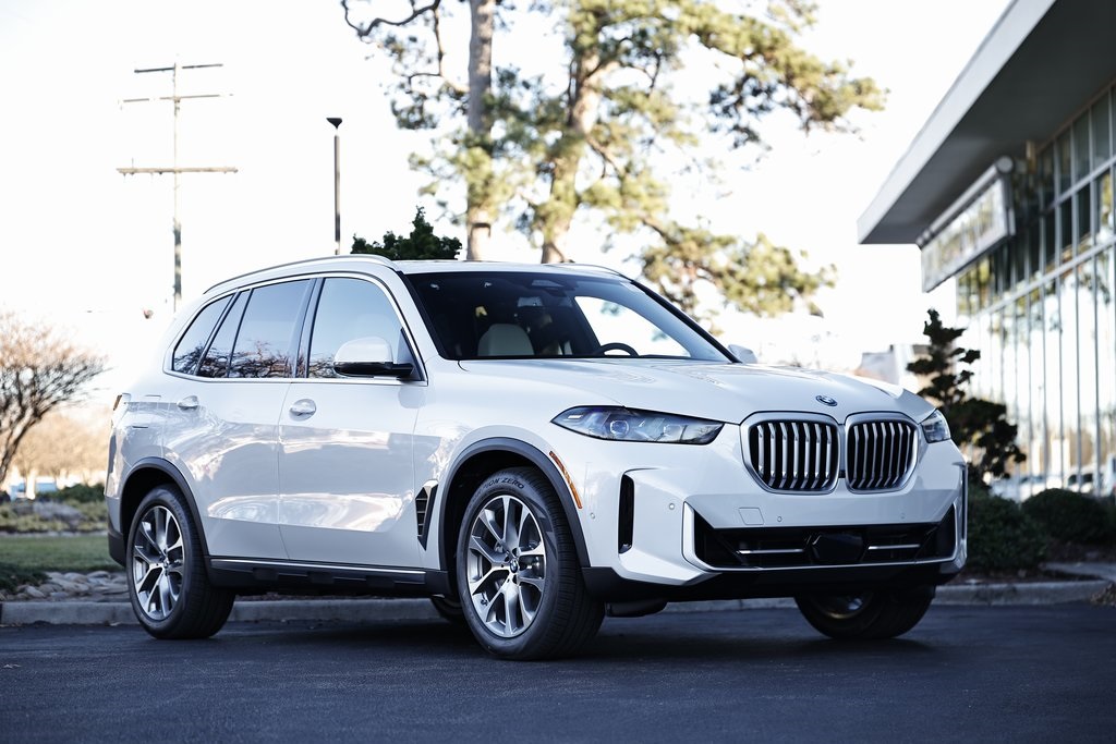 2026 BMW X5 50e's photo
