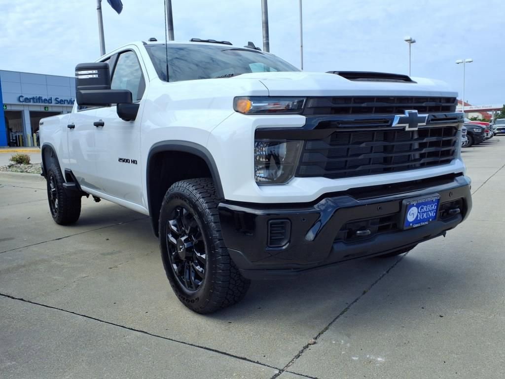2025 Chevrolet Silverado 2500HD Custom photo 2