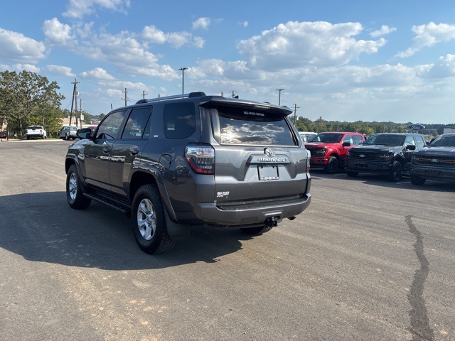 2021 Toyota 4Runner SR5 photo 2