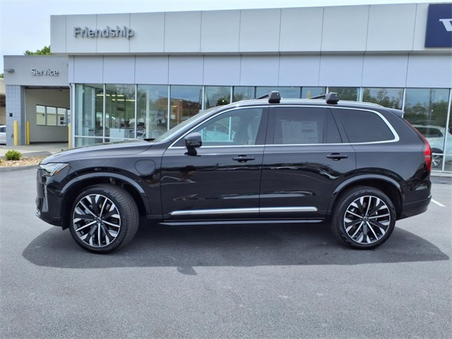 2025 Volvo XC90 T8 Core photo 2