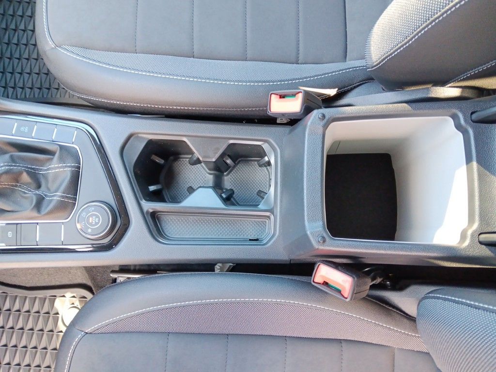 2024 Volkswagen Taos SE photo 23