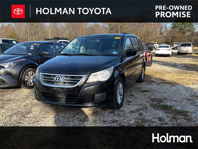 2012 Volkswagen Routan SE's photo