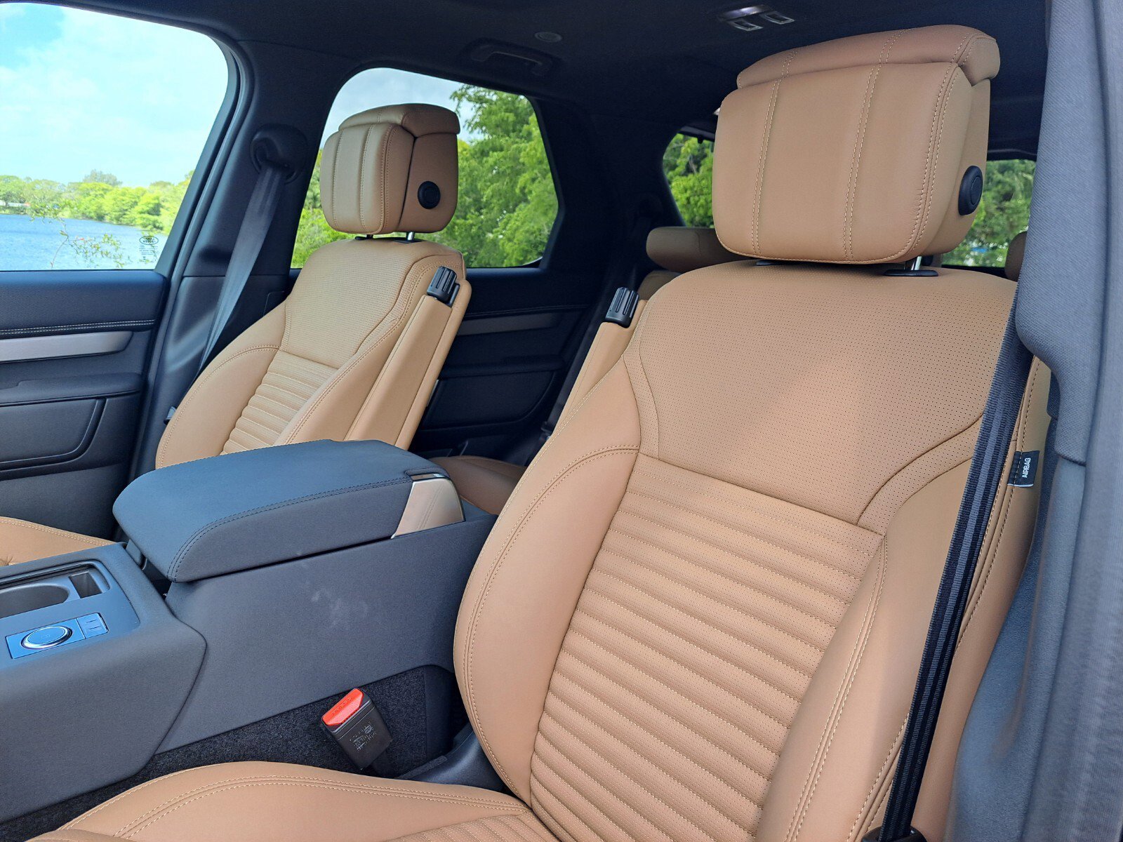 2025 Land Rover Discovery SE photo 8