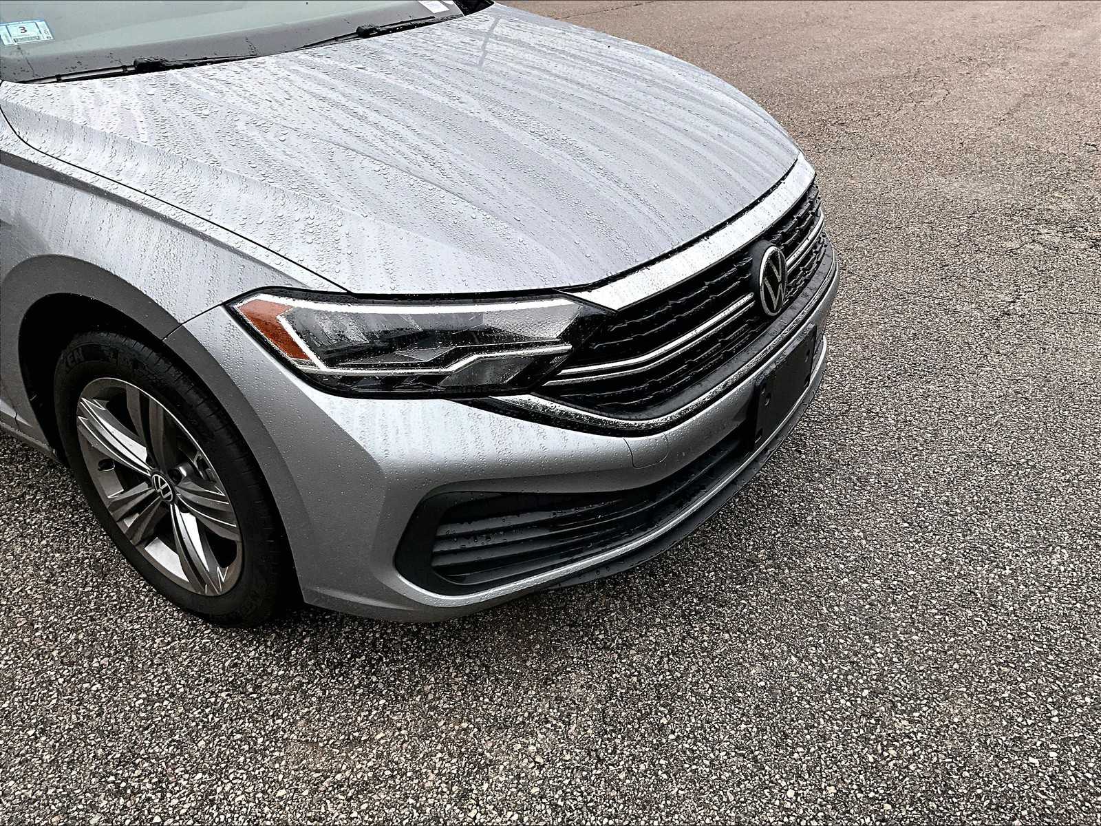 2023 Volkswagen Jetta SE photo 4