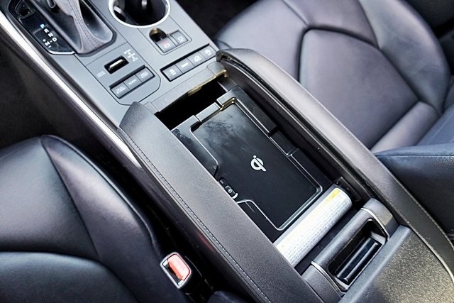 Used 2021 White Toyota XLE image 31