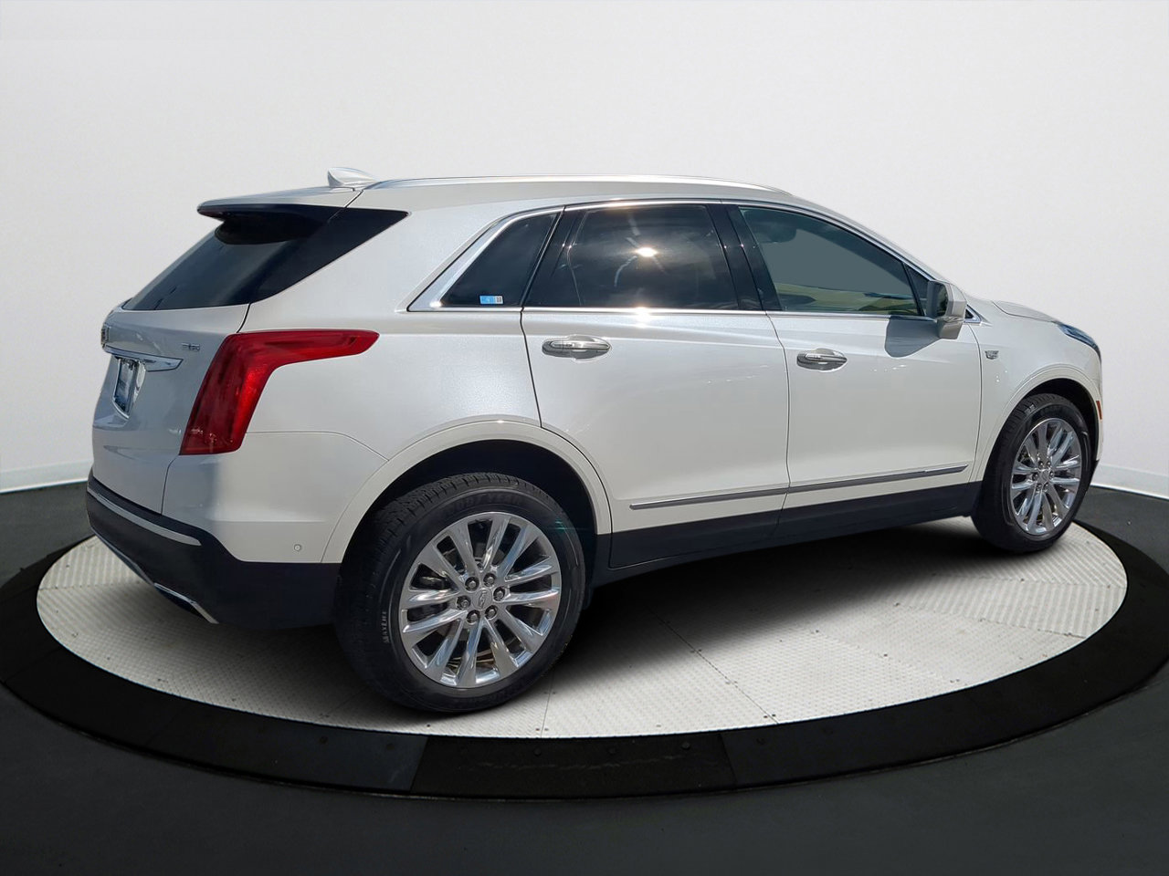 2018 Cadillac XT5 Platinum photo 2