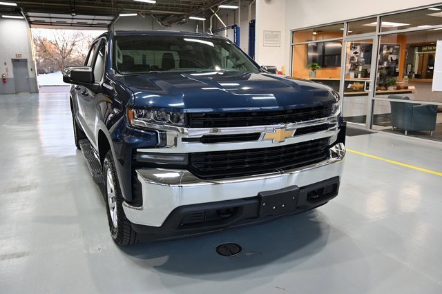 2020 Chevrolet Silverado 1500 LT photo 3