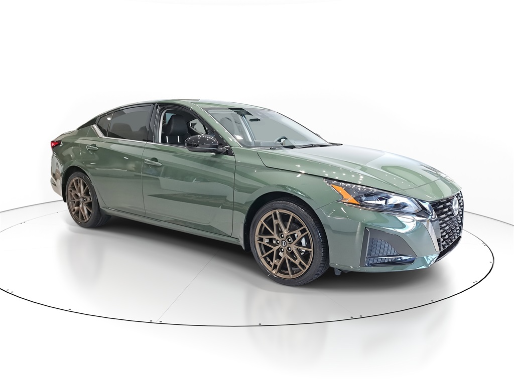 2025 Nissan Altima 2.5 SR photo 2