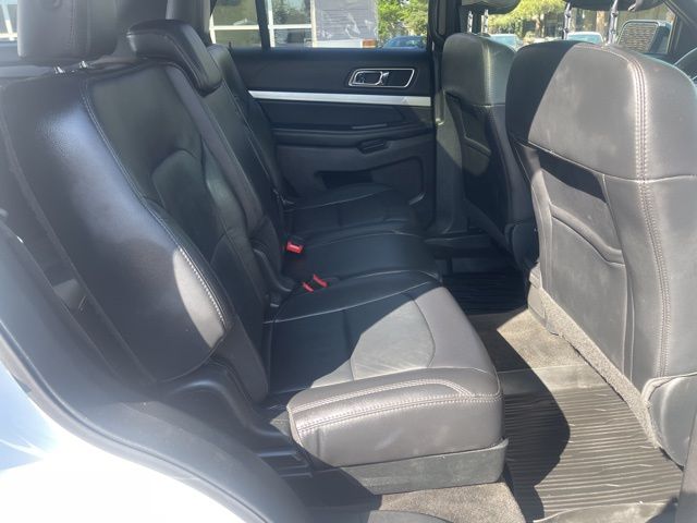 2017 Ford Explorer XLT photo 7