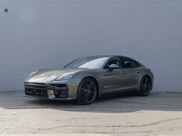 2025 Porsche Panamera GTS's photo