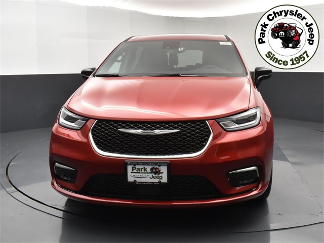 2026 Chrysler Pacifica photo 2