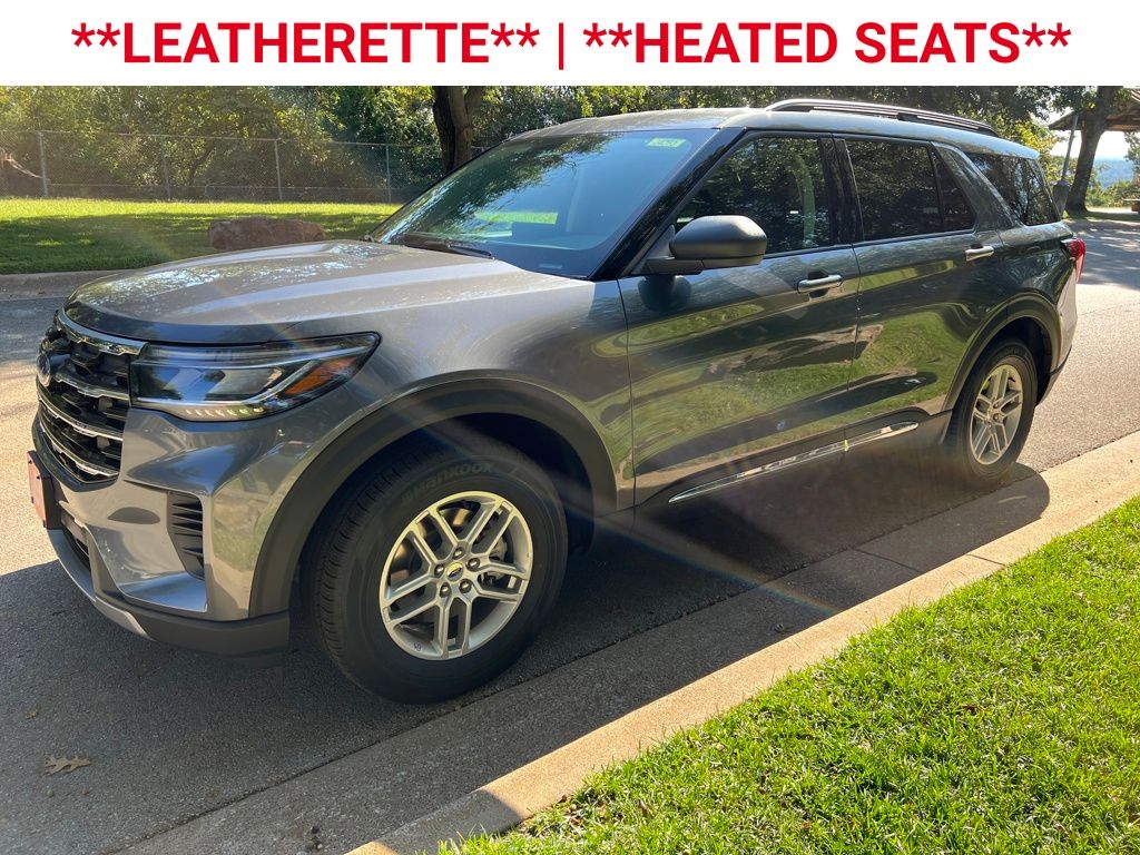2025 Ford Explorer photo 3