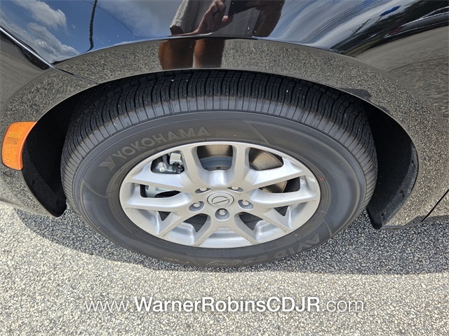 2025 Chrysler Pacifica photo 15