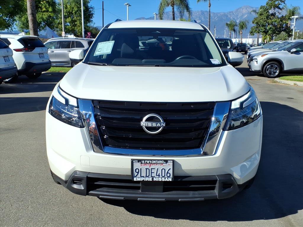 2024 Nissan Pathfinder SV photo 2