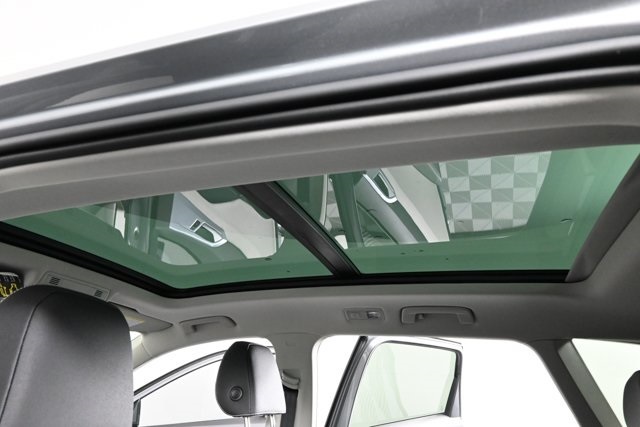 2025 Volkswagen Taos SE photo 15
