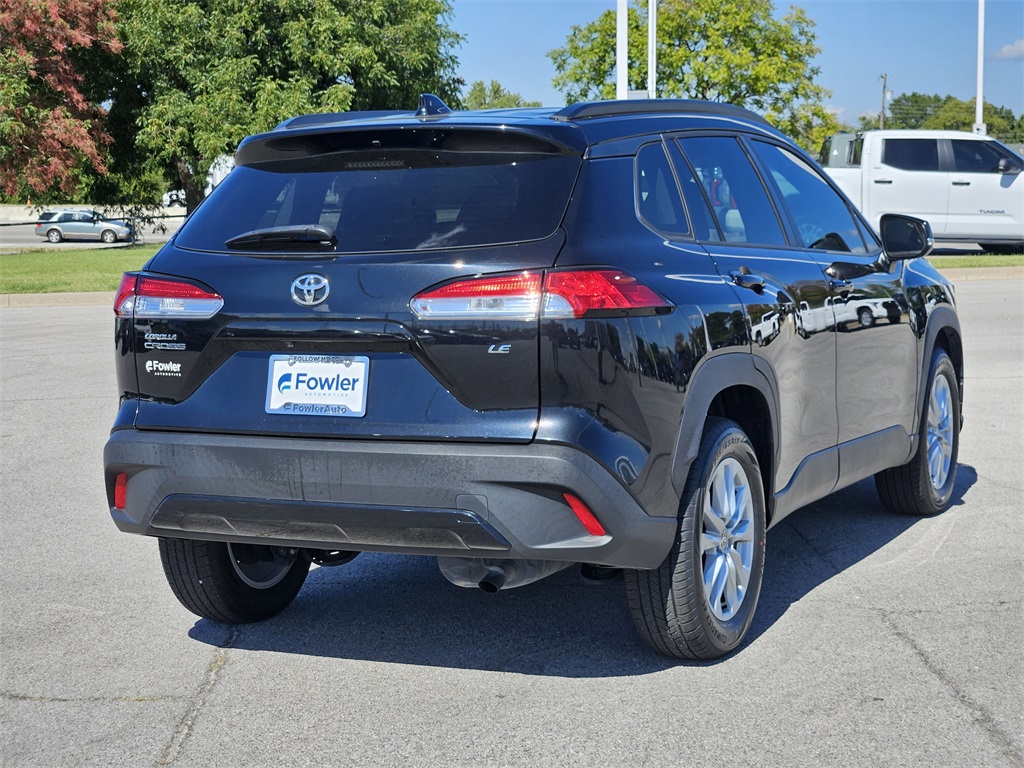 2022 Toyota Corolla Cross LE photo 5