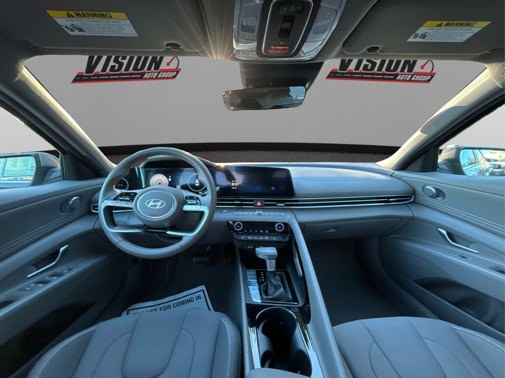 2025 Hyundai Elantra SEL Convenience photo 22