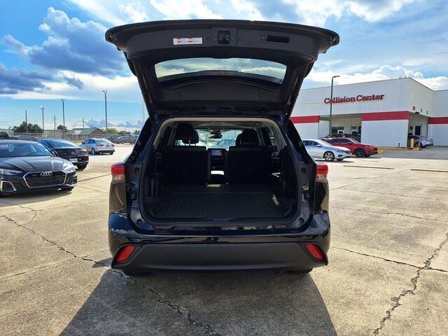 2022 Toyota Highlander XLE photo 27
