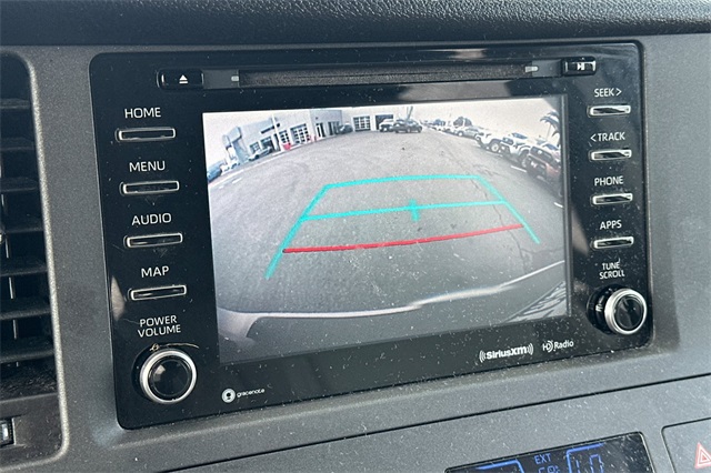 2018 Toyota Sienna XLE photo 21