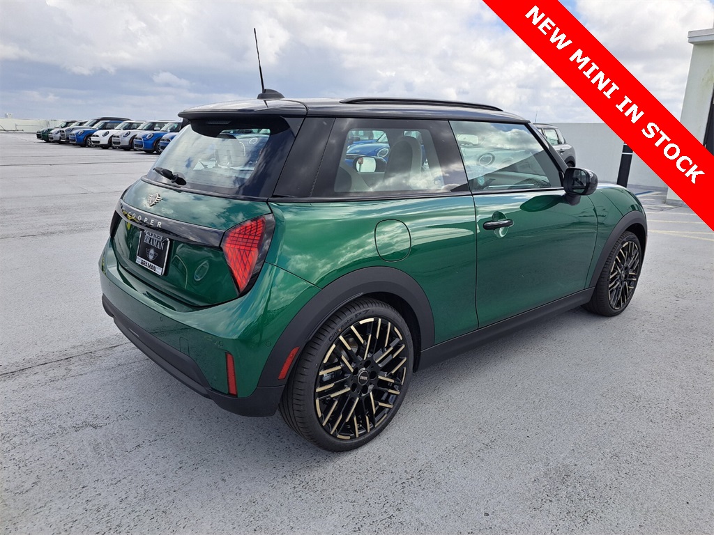 2025 Mini Cooper 2 Door Hardtop Signature photo 3