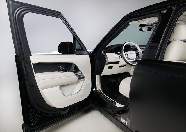 2024 Land Rover Range Rover SE photo 19