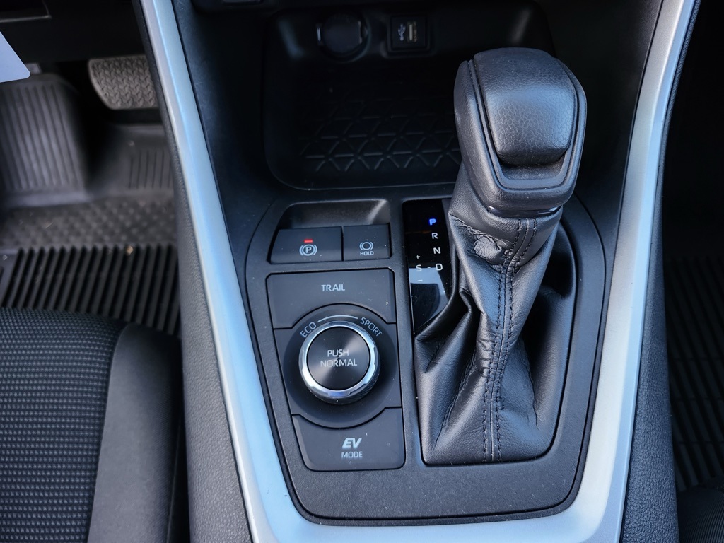 2023 Toyota RAV4 Hybrid LE photo 15