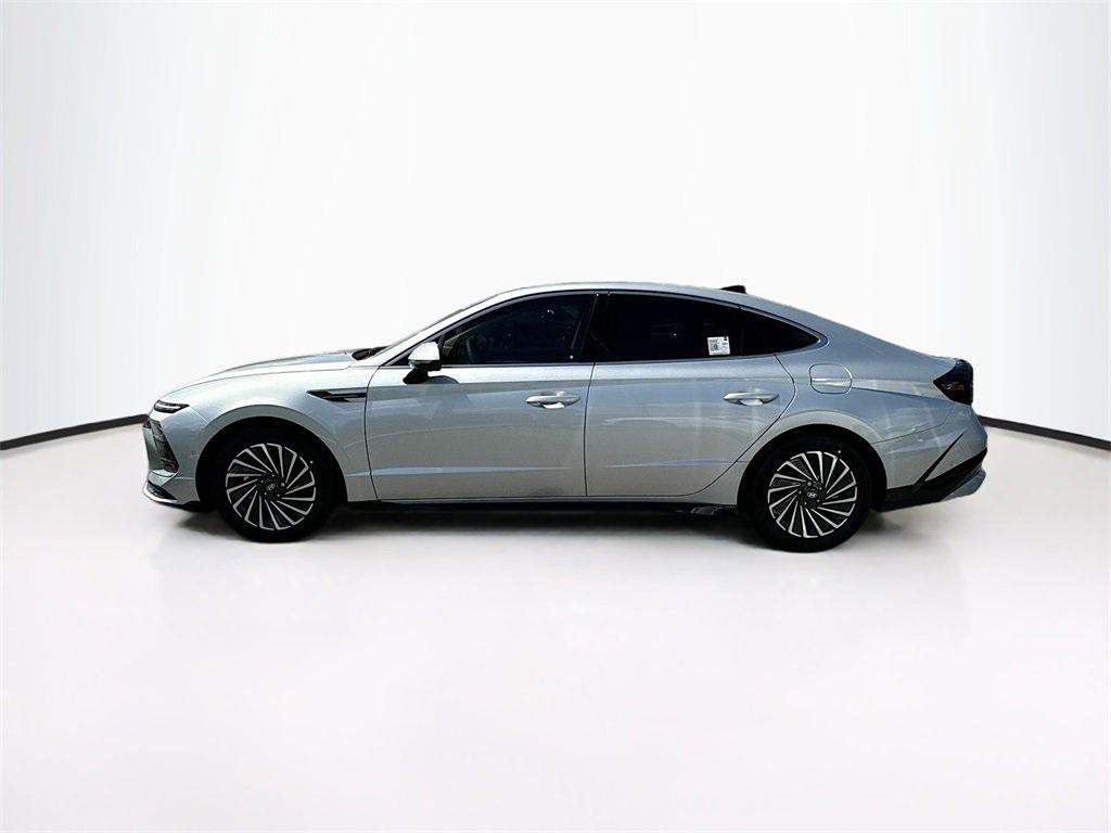 2025 Hyundai Sonata Hybrid Limited photo 3
