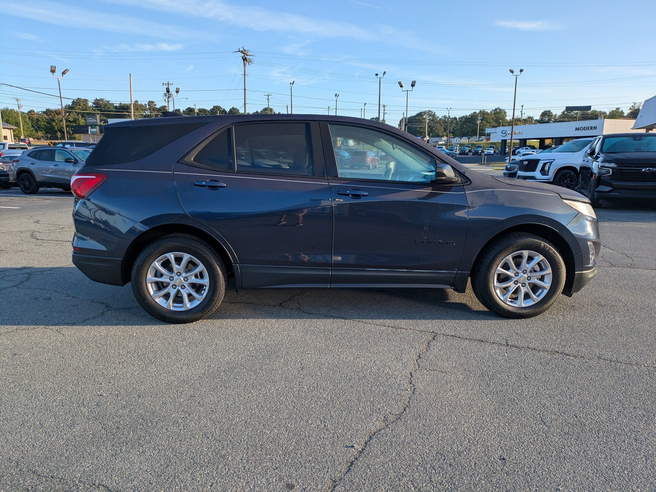 2019 Chevrolet Equinox LS photo 3