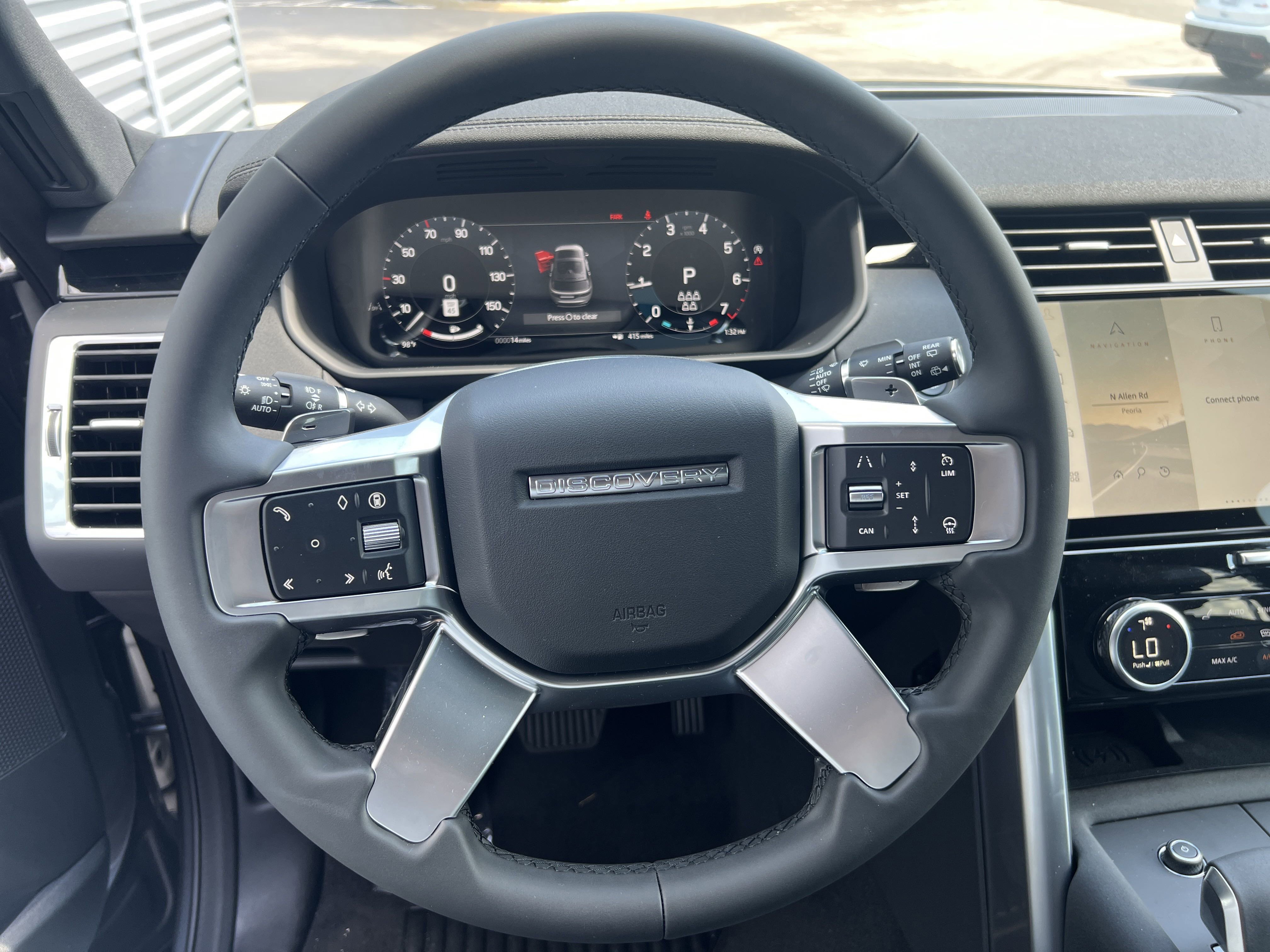 2025 Land Rover Discovery S photo 3