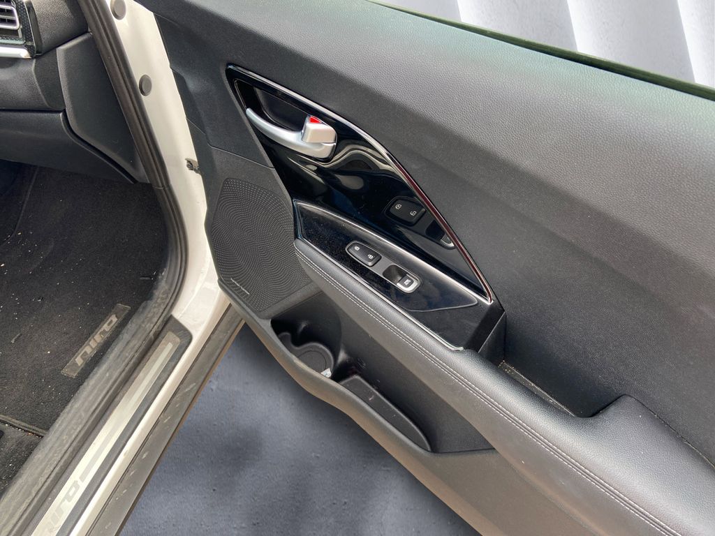 2022 Kia Niro Plug-In Hybrid EX Premium photo 13