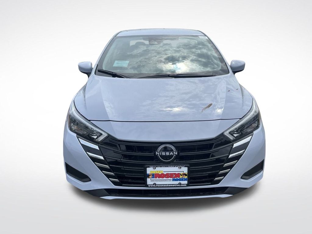 2025 Nissan Versa SV photo 8
